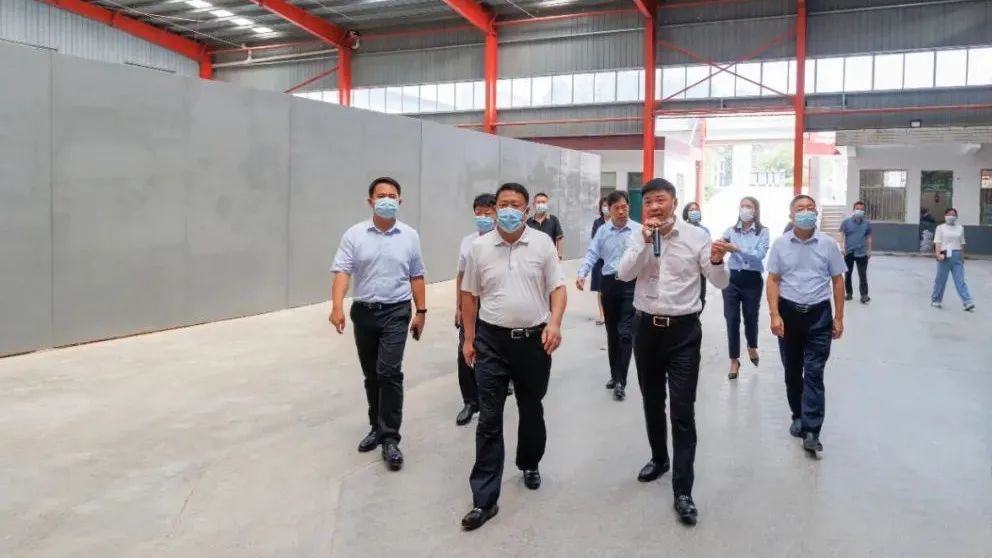 新密市政協主席袁斌一行蒞臨榮盛科技集團視察指導